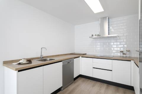 Apartamento T2 novo, junto da praia.
