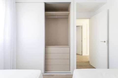 Apartamento T2 novo, junto da praia.
