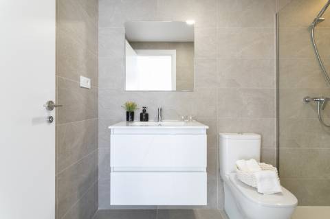 Apartamento T2 novo, junto da praia.