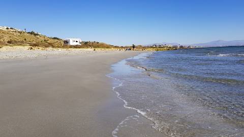 Apartamento T2 novo, junto da praia.