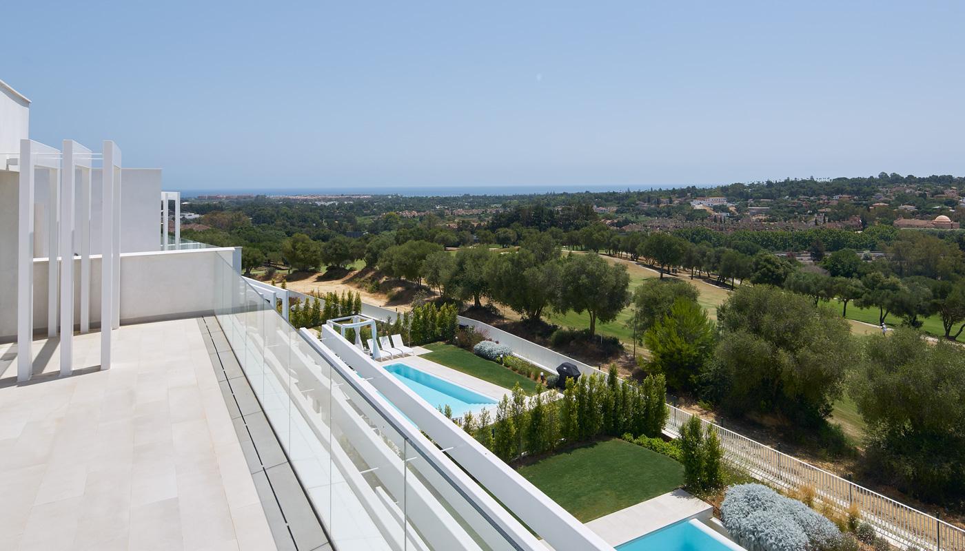 Moradia em banda T3, com terraço.