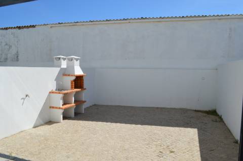 Moradia T3, em nova urbanização em Olhão, em zona tranquila perto de todos os serviços e acessos.