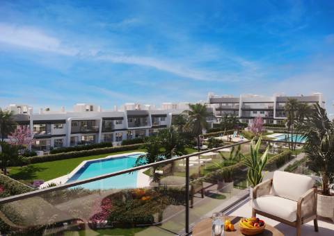 Apartamento T3 novo, junto da praia.