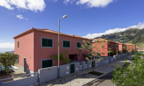 Moradia Geminada T3 com Piscina no Arco da Calheta - Madeira