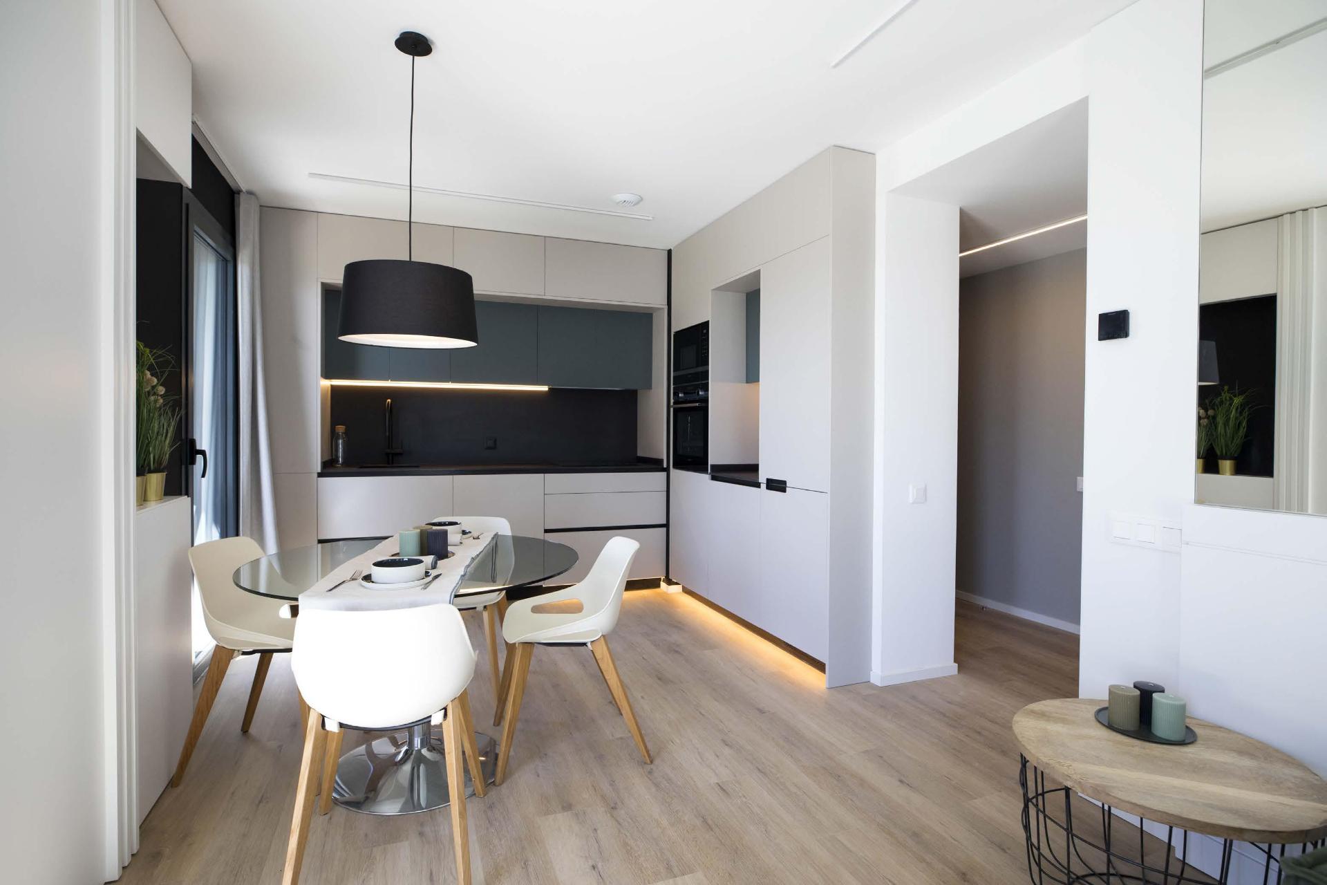 Apartamento T2 com terraço, perto da praia.