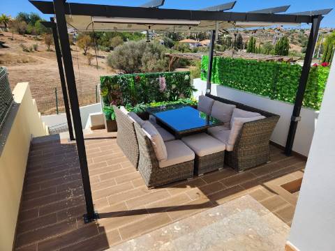 Moradia V2+1 em condomínio com Piscina em zona calma de Albufeira