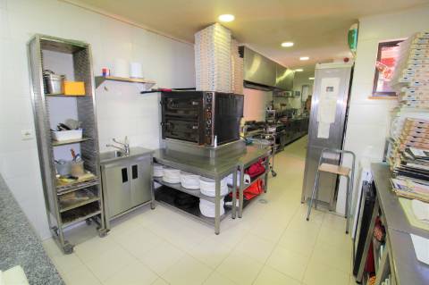 Moradia/Restaurante na Charneca da Caparica