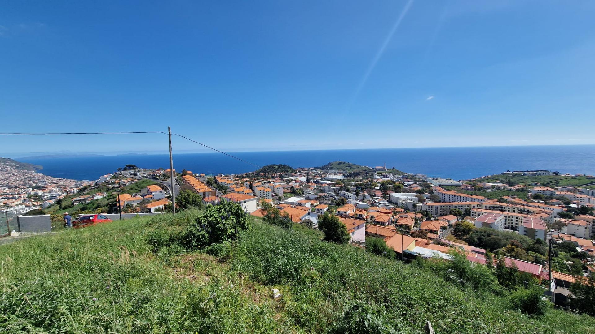 Terreno no Pico das Romeiras em Santo António - Funchal
