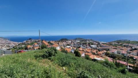 Terreno no Pico das Romeiras em Santo António - Funchal