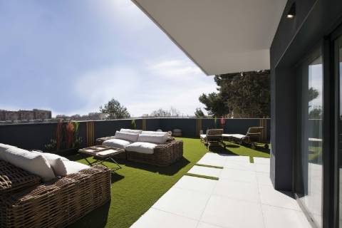 Apartamento T3 em construção, com varanda.