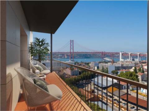 Apartamento T3 em Alcântara