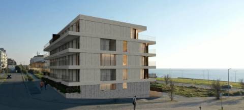 Apartamento T3 com varanda e estacionamento em Zona Nobre na Margem do Rio Douro
