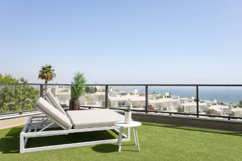 Apartamento T3 com grandioso terraço, junto da praia.