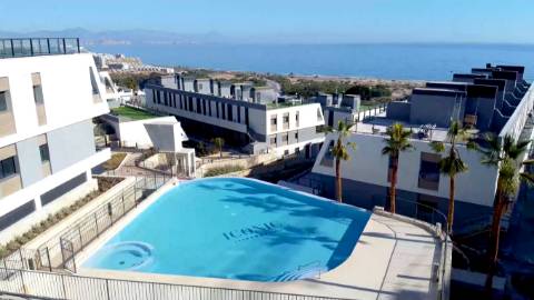 Apartamento T3 com grandioso terraço, junto da praia.