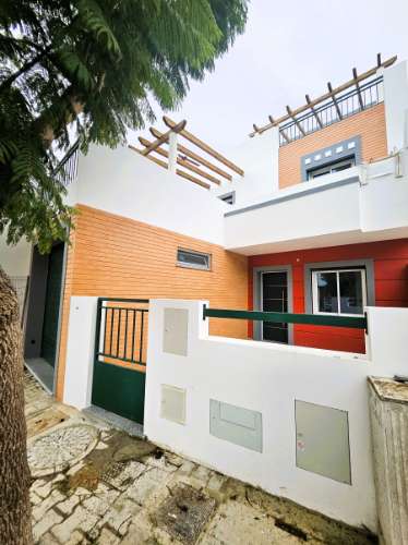 Moradia T4 com quintal e garagem - Olhão, Algarve
