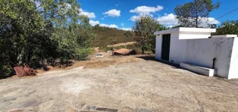 Monte alentejano, em Almodôvar, com 2,5 hectares