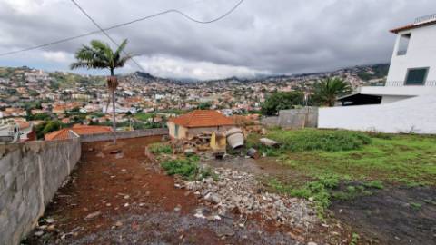 Moradia por Recuperar com Projeto Aprovado em São Roque