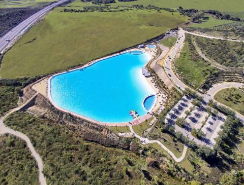 Alcazaba Lagoon III - Imagine uma lagoa azul-turquesa de águas cristalinas