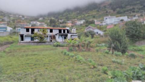 Moradia T2 no Arco da Calheta