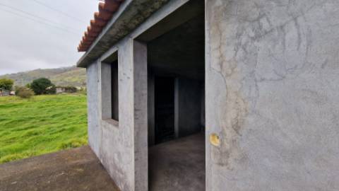 Moradia T2 no Arco da Calheta