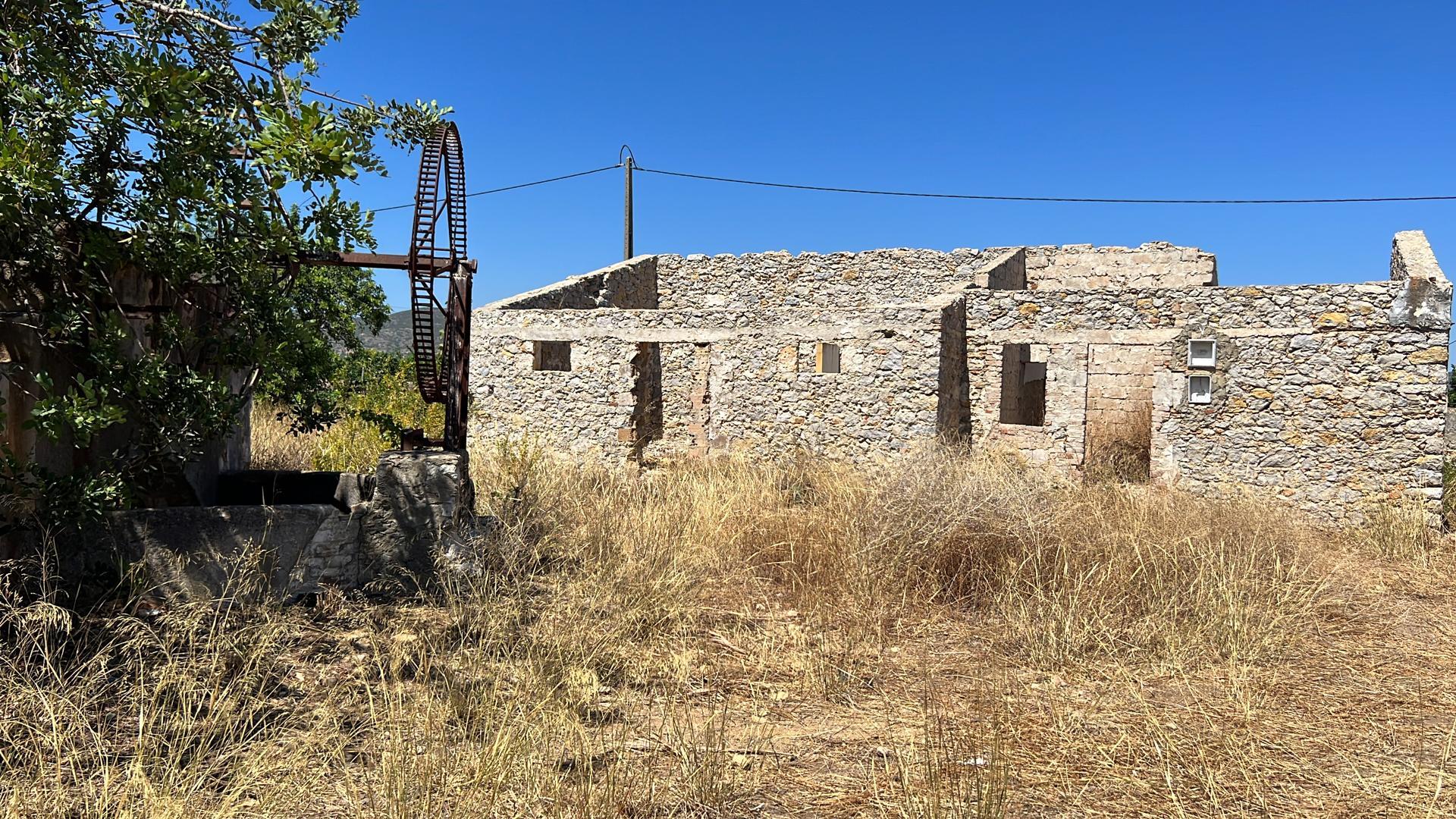 Terreno com Moradia por recuperar em Bela Salema - Faro