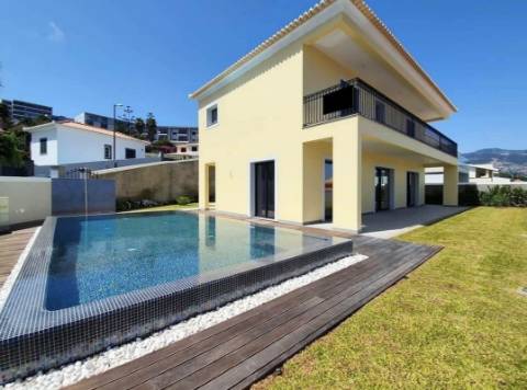 Moradia T3 com piscina Infinita no Funchal