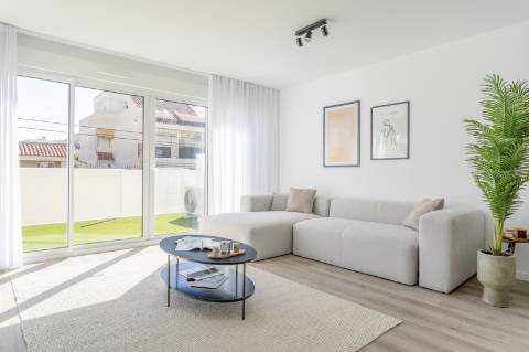 Apartamento T3 novo, junto da praia.