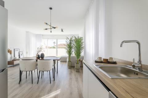 Apartamento T3 novo, junto da praia.