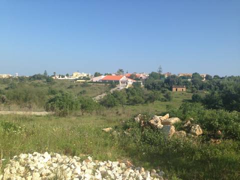 Lote para construção de moradia unifamiliar