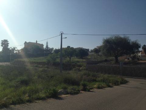 Lote para construção de moradia unifamiliar