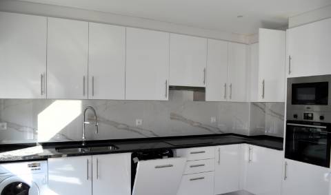 Apartamento T3 Novo com piscina, garagem e arrecadação em Olhão