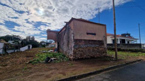 Moradia T4 para Recuperar nos Prazeres - Calheta