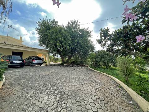 Vila T4 em Silves