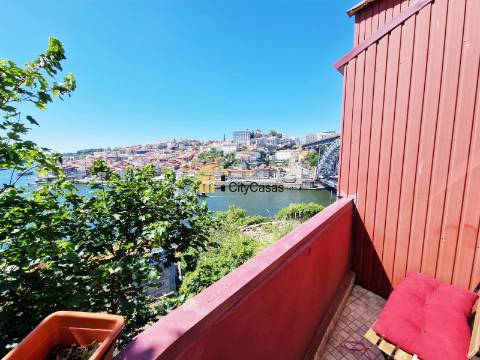 Moradia T2+1 Renovada ao Cais de Gaia