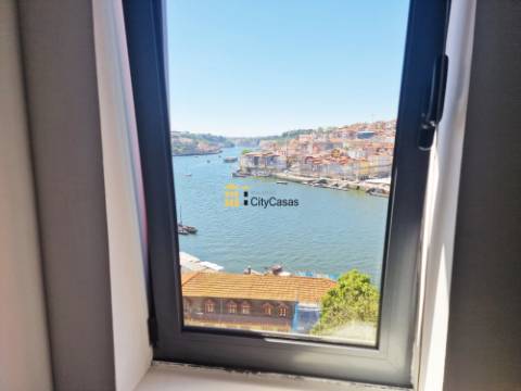 Moradia T2+1 Renovada ao Cais de Gaia