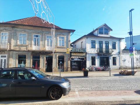 Conjunto de Prédios com PIP | Centro de Paredes