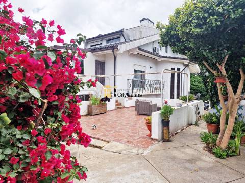 Propriedade com 4 Casas | São Mamede de Infesta