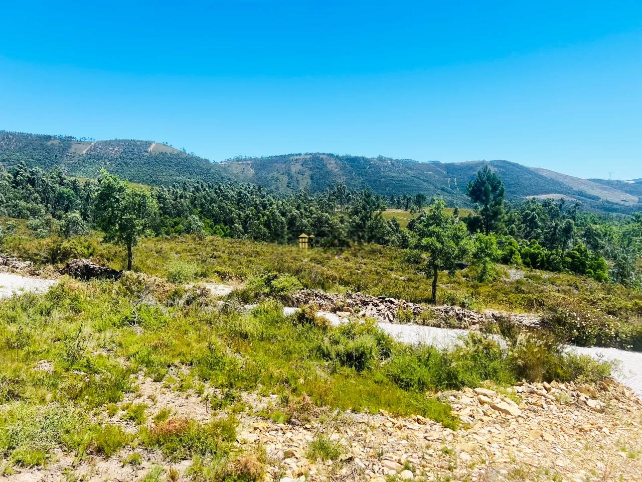 Terreno em Melres c/ Potencial de Construção
