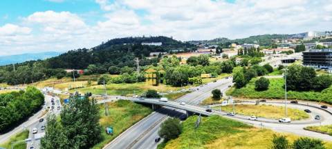 T4 Renovado c/ Garagem em Braga