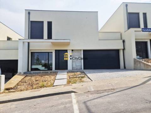 Moradia T3 Nova em Palmeira, Braga