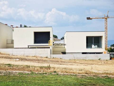 Moradia T3 Nova em Palmeira, Braga