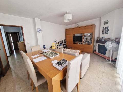 Apartamento T3 c/ L. Garagem | Rio Tinto (Forno)