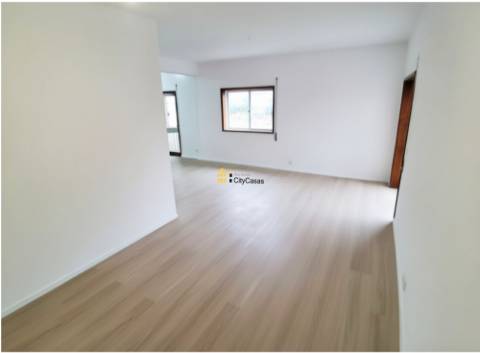 T2 Renovado c/ L. Garagem | Estação de Metro