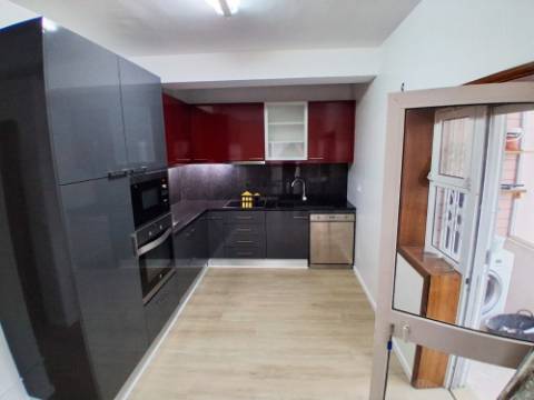 T2 Renovado c/ L. Garagem | Estação de Metro