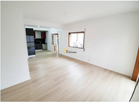 T2 Renovado c/ L. Garagem | Estação de Metro