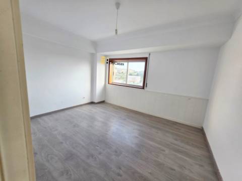 Apartamento T3 c/ L. Garagem | Mafamude