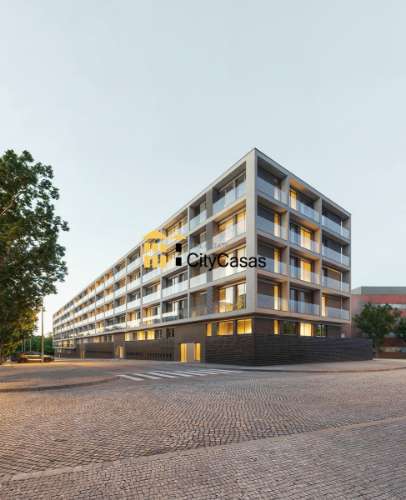 T2 c/ Varanda e L. Garagem | ao Hospital São João
