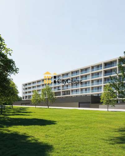 T2 c/ Varanda e L. Garagem | ao Hospital São João