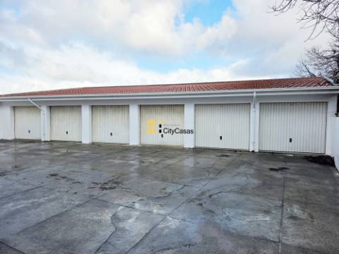 T2 com Garagem | Próximo à Praia de Salgueiros.