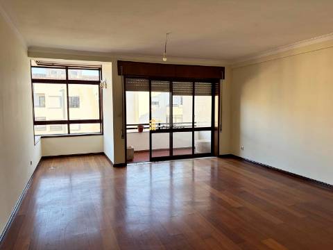 Apartamento T3 no Centro de Barcelos